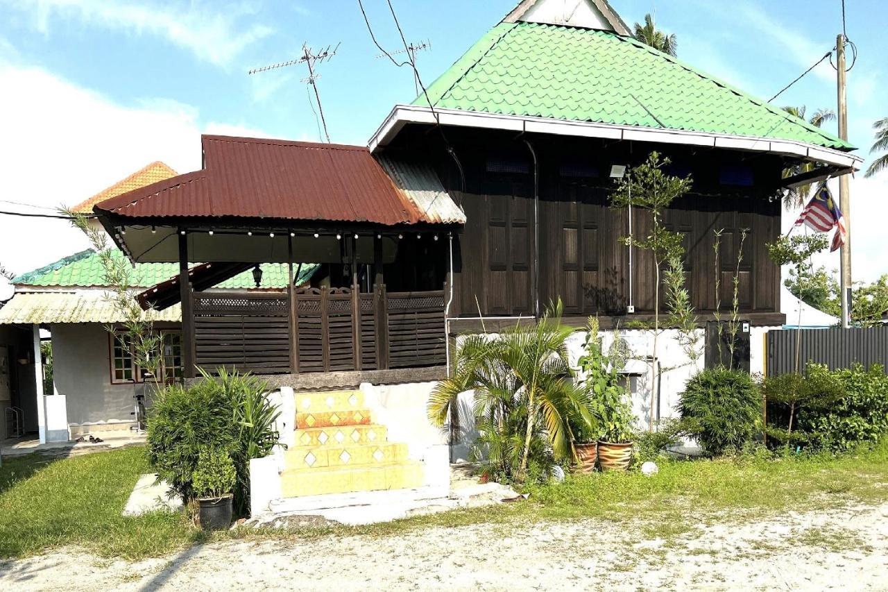 Oyo Home 90495 Homestay Kampung Kota Aur 숭가이페타니 외부 사진